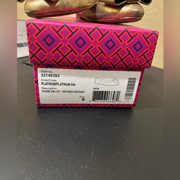 Tory Burch Gold Metallic Platinum Classic Bow Chase Ballet Flats Size 5 - Picture 4 of 10